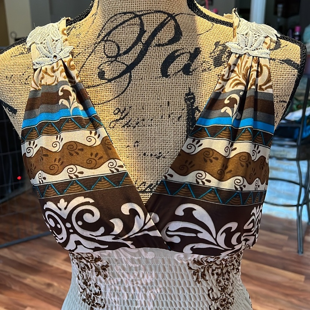 Size XL (more a L) maxi earth tones dress with lace on back - Picture 2 of 4
